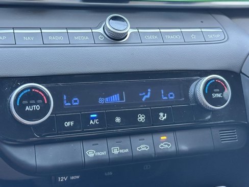 Used 2024 Hyundai Elantra SEL image 11
