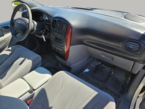 Used 2005 Chrysler Town & Country LX image 22