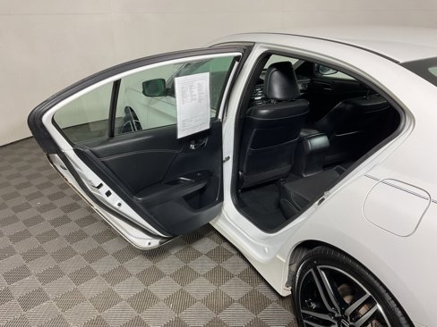 Used 2016 Honda Accord Sport image 29