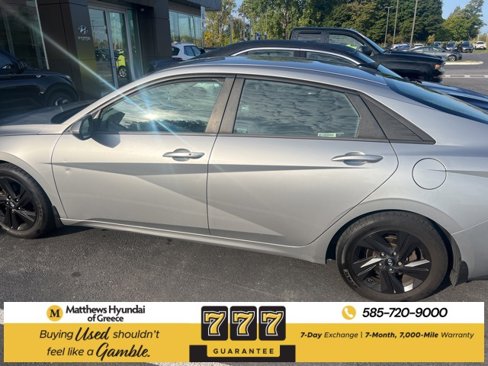 Used 2022 Hyundai Elantra SEL w/ Convenience Package image 3