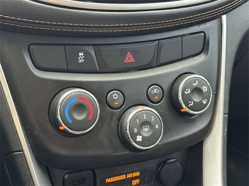 Used 2019 Chevrolet Trax LT w/ LT Convenience Package image 19