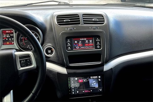 Used 2020 Dodge Journey SE w/ SE Popular Equipment Group image 6