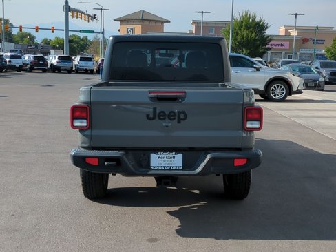 Used 2023 Jeep Gladiator Sport image 7