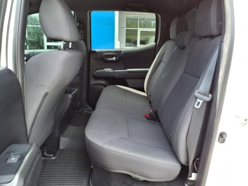 Used 2019 Toyota Tacoma TRD Off-Road image 12