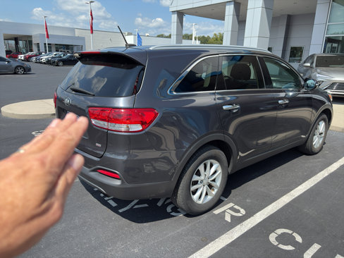 Used 2017 Kia Sorento LX image 4