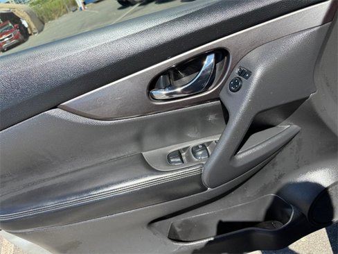 Used 2016 Nissan Rogue SV image 15