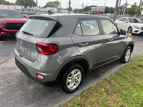 Used 2022 Hyundai Venue SE image 5