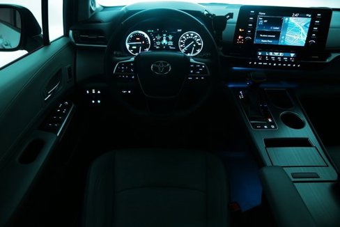Used 2024 Toyota Sienna Limited image 53
