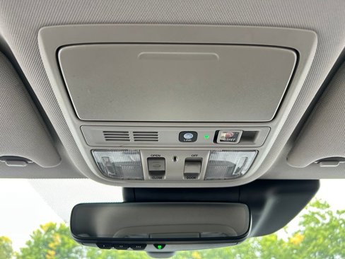 Used 2018 Honda Accord Touring image 15
