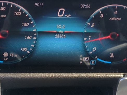 Used 2021 Mercedes-Benz GLB 250 w/ Premium Package image 33