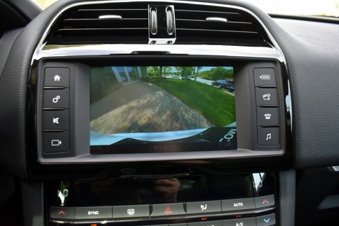 Used 2018 Jaguar F-PACE Premium image 20
