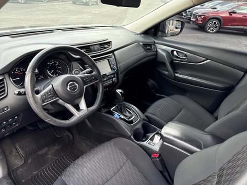 Used 2020 Nissan Rogue SV w/ Premium Package image 17