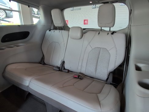 Used 2020 Chrysler Pacifica Touring-L Plus image 26