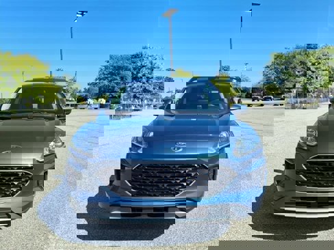 Certified 2020 Ford Escape SE image 2