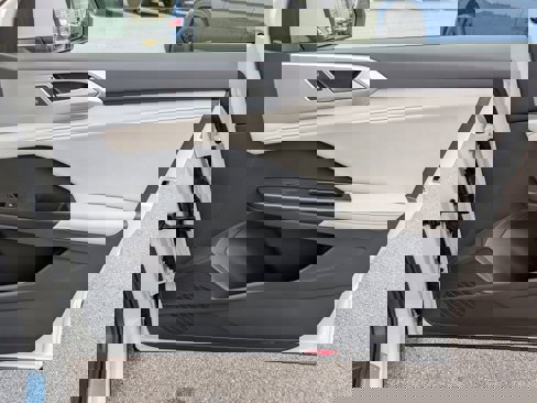 New 2025 Volkswagen Taos SE image 31