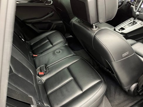 Used 2018 Porsche Macan S image 36