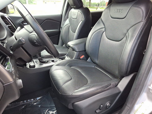 Used 2020 Jeep Cherokee Limited image 13