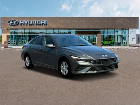 New 2025 Hyundai Elantra SE image 11