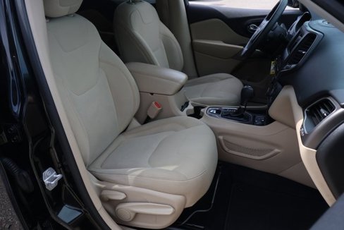 Used 2019 Jeep Cherokee Latitude w/ Popular Appearance Group image 16