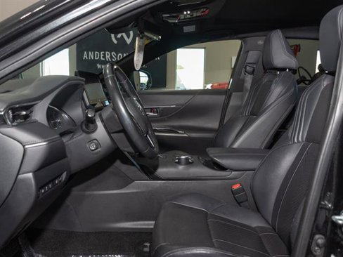 Used 2021 Toyota Venza Limited image 7