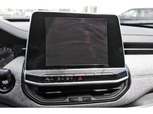Used 2025 Jeep Compass Latitude image 25