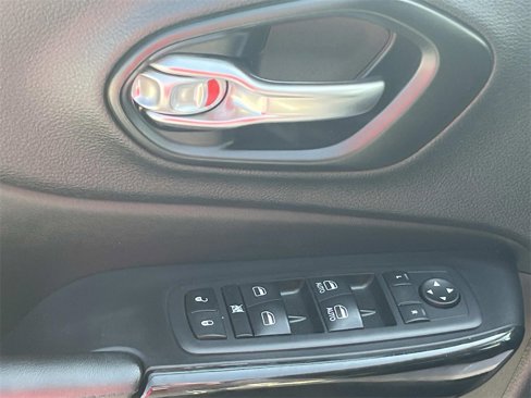 Used 2021 Jeep Cherokee Latitude Plus image 12