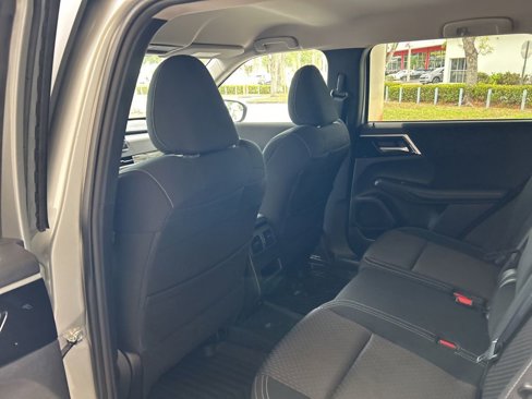 Used 2024 Mitsubishi Outlander ES image 28