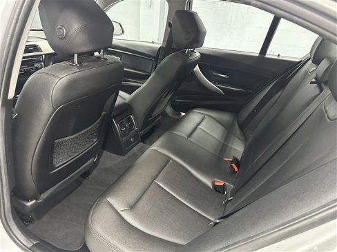 Used 2018 BMW 320i xDrive Sedan w/ Convenience Package image 3