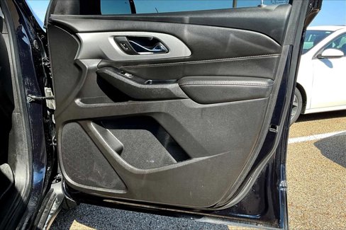 Used 2020 Chevrolet Traverse LT image 22