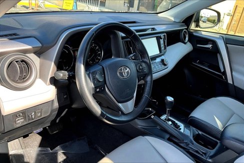 Used 2018 Toyota RAV4 Limited image 9