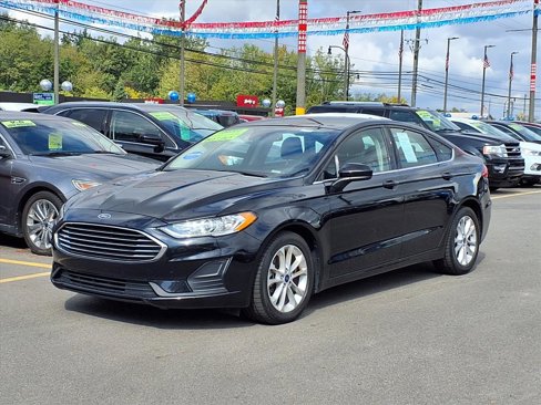 Used 2020 Ford Fusion SE image 1
