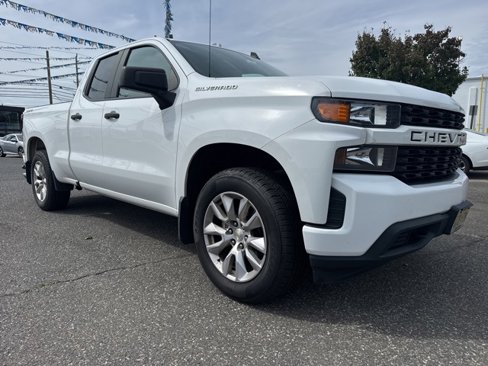 Used 2020 Chevrolet Silverado 1500 Custom w/ Custom Value Package image 2