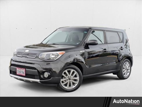 Used 2017 Kia Soul + image 1