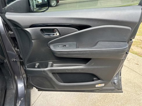 Used 2020 Honda Pilot Touring image 17