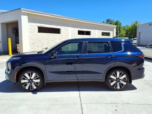 New 2025 Mitsubishi Outlander SE image 2