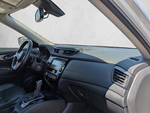 Used 2020 Nissan Rogue SL image 30