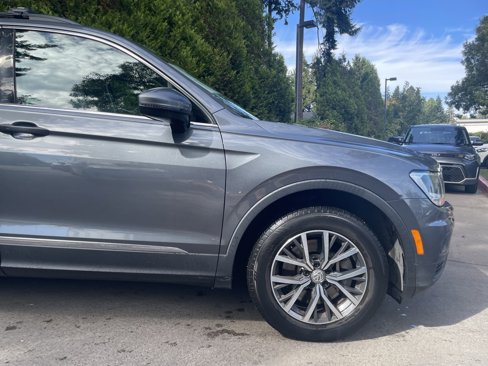 Used 2018 Volkswagen Tiguan SE w/ Panoramic Sunroof Package image 2