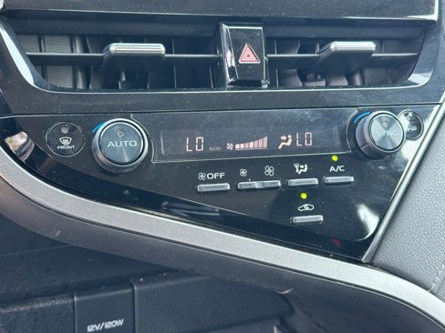 Used 2022 Toyota Camry SE image 15