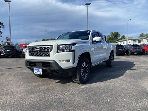Used 2022 Nissan Frontier SV image 3