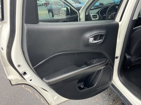 Used 2021 Jeep Compass Latitude image 12