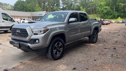 Used 2019 Toyota Tacoma TRD Sport image 2