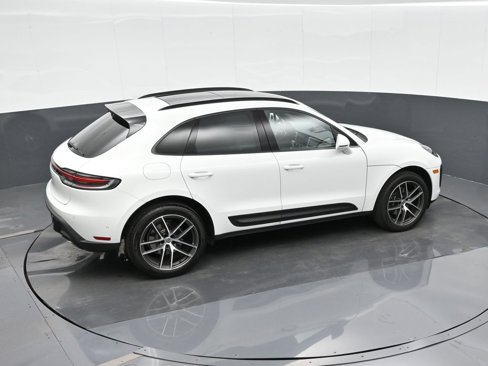 Used 2025 Porsche Macan image 30