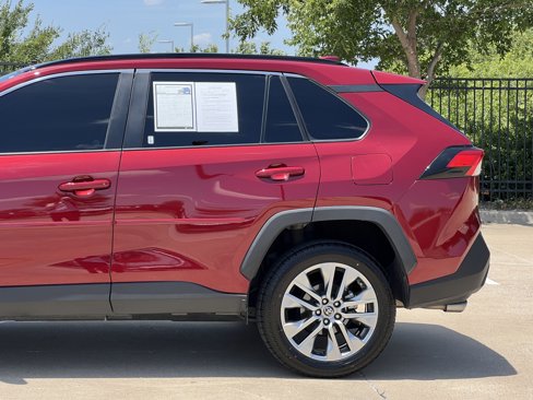 Used 2022 Toyota RAV4 XLE Premium image 6