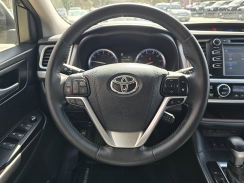 Used 2018 Toyota Highlander XLE image 13