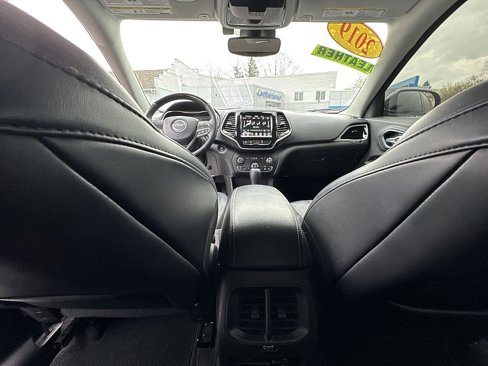 Used 2019 Jeep Cherokee Overland w/ Technology Group image 20