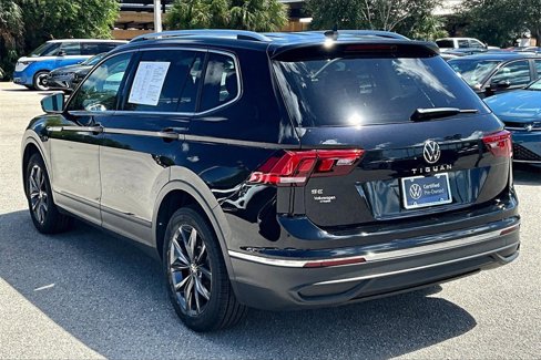 Certified 2022 Volkswagen Tiguan SE w/ Panoramic Sunroof Package image 7