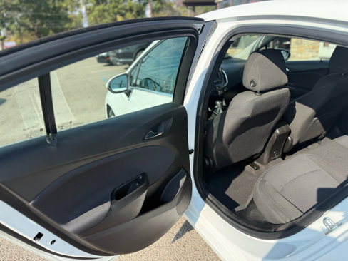Used 2018 Chevrolet Cruze LT image 13