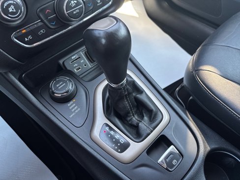 Used 2014 Jeep Cherokee Limited image 40