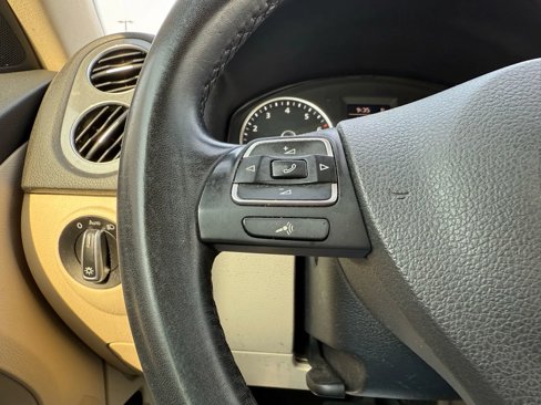 Used 2016 Volkswagen Tiguan S image 29