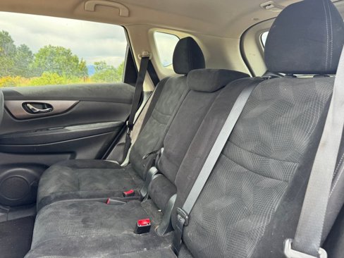 Used 2015 Nissan Rogue SV image 8